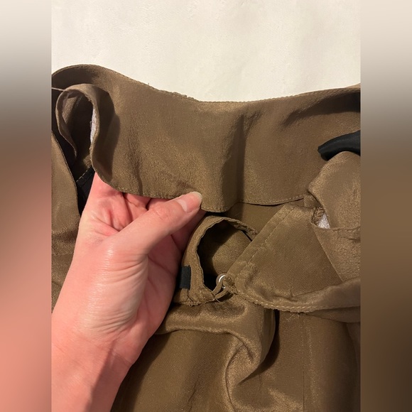 SUGARLIPS Silk Short Sleeve Blouse - Picture 5 of 6